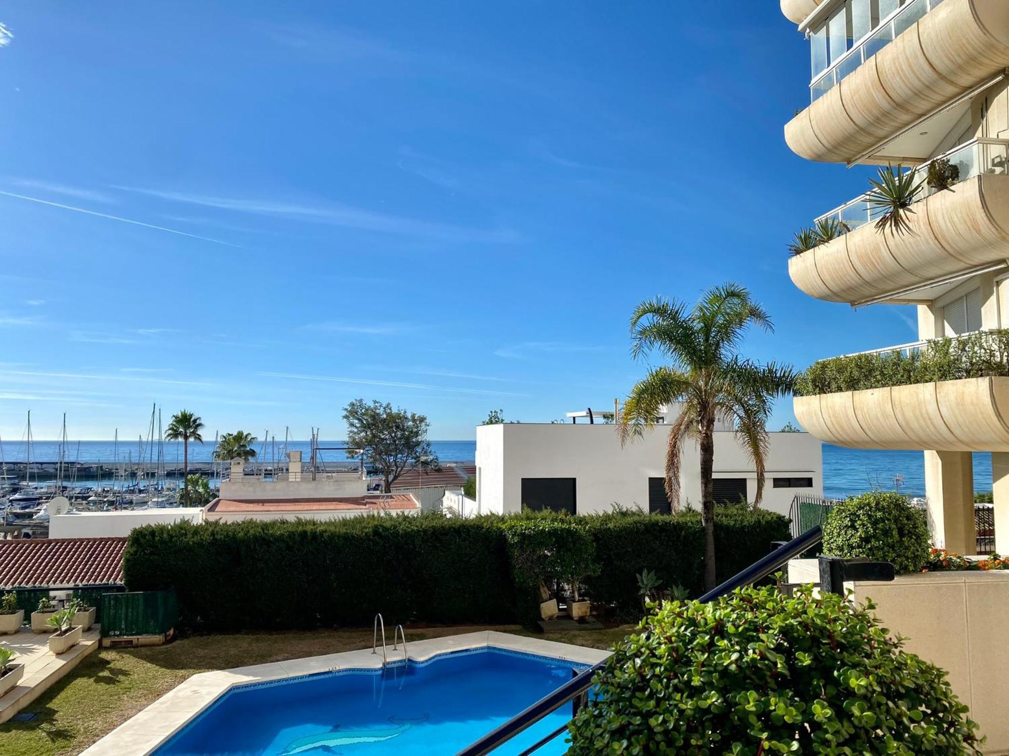 Apartamento Seafront In Marbella With Pool And Garage Exterior foto
